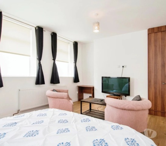 Full furnished modern flat available, ideal for professional