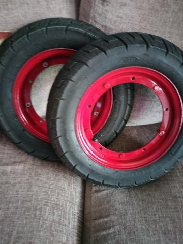 Vespa Scooter split rims with tyres